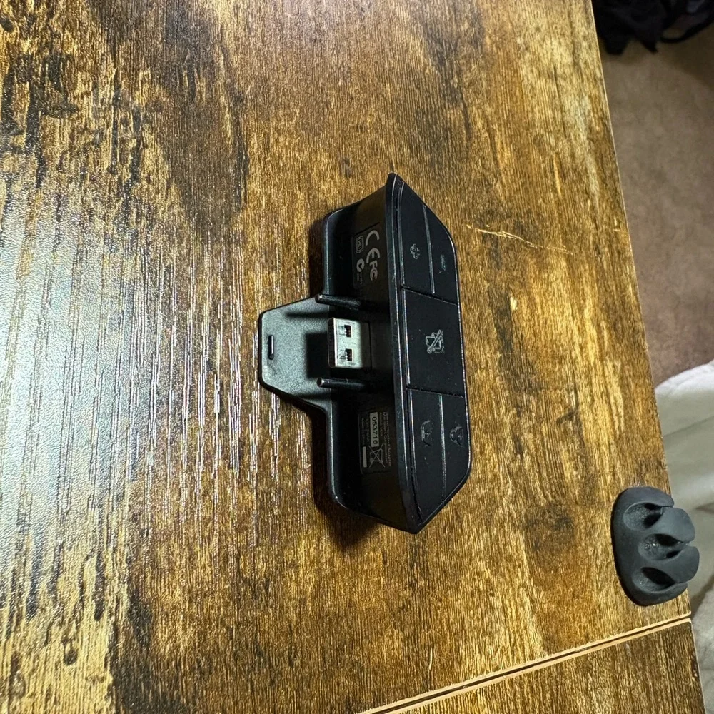 Headset Adapter for Xbox Controllers - Picture 4 of 5
